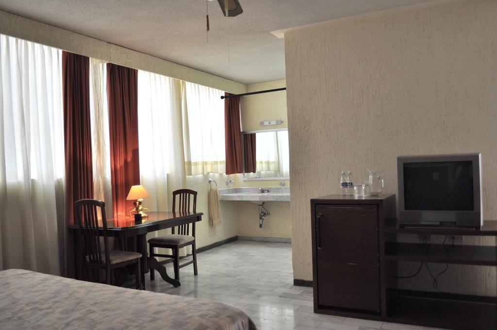 Hotel Flamingo Kristal Irapuato Esterno foto
